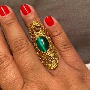 💎 gold shield ring with green stone 💎3/$6